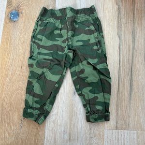 Carter’s Camo Joggers 12M‎